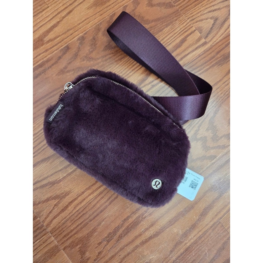 Lululemon Everywhere Belt Bag Plush Fleece Black Plum‎ Gold LU9DQ2S NWT